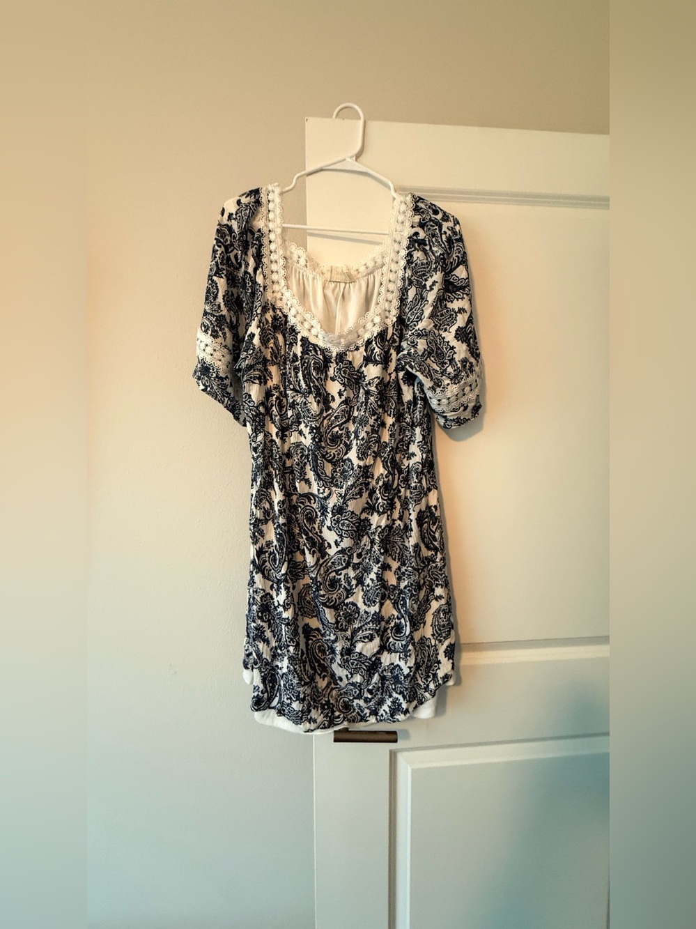 Black & White Paisley Scoop Neck Women’s Top